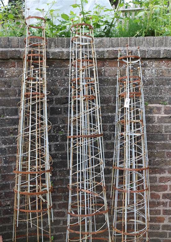 Qty garden planters & stonework
